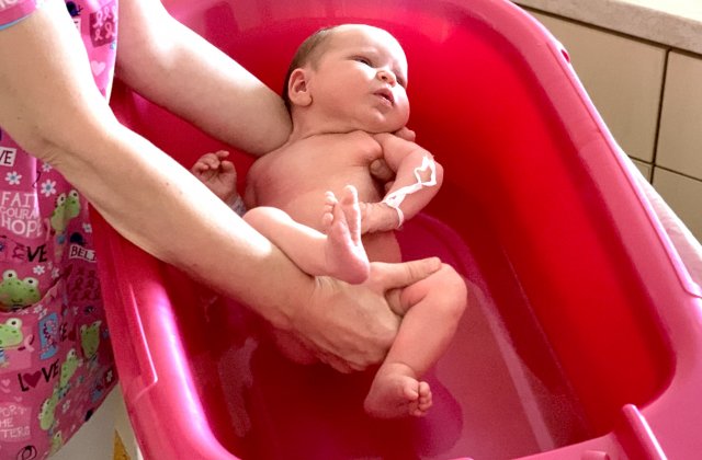 Kúpeľ novorodenca